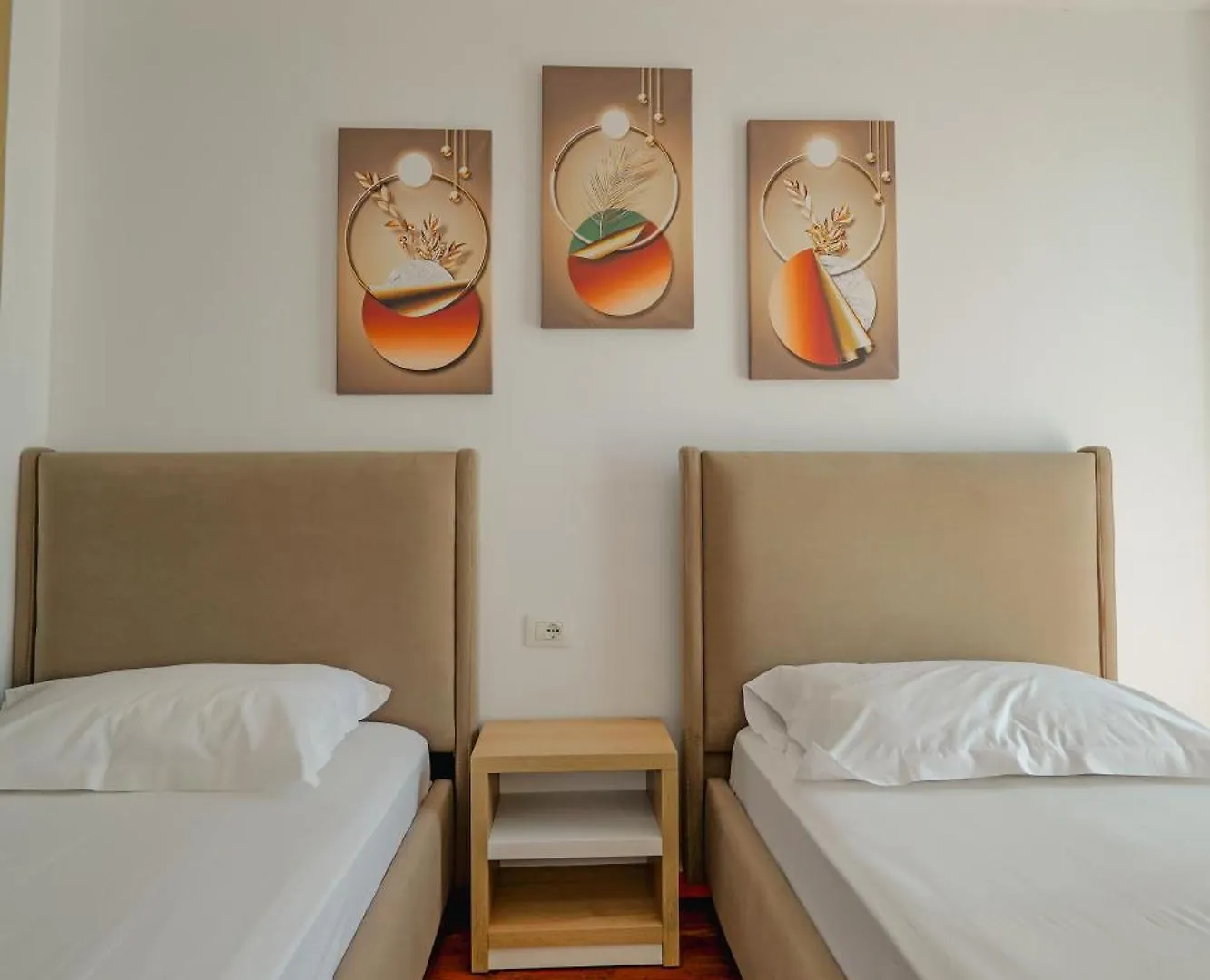 Hotel Summer Sarandë 3*,  Albania