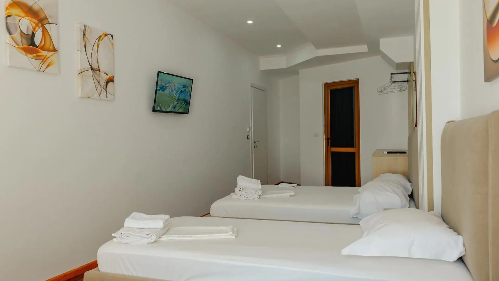 Hotel Summer Sarandë 3*,